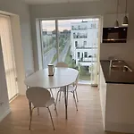 Og Rolig Med Gratis Parkering 아파트