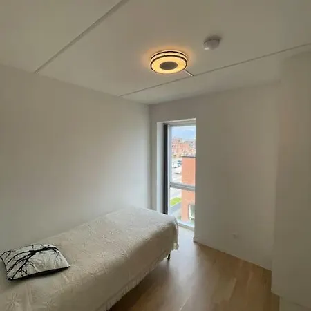 Og Rolig Med Gratis Parkering Appartement Hedehusene