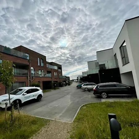 Og Rolig Med Gratis Parkering