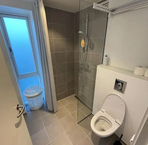 Og Rolig Med Gratis Parkering Lejlighed *