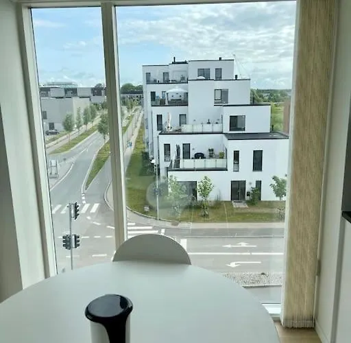 Og Rolig Med Gratis Parkering *