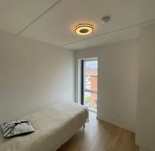 Og Rolig Med Gratis Parkering Lejlighed Hedehusene