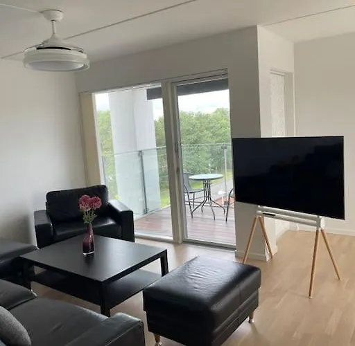 Og Rolig Med Gratis Parkering * Hedehusene