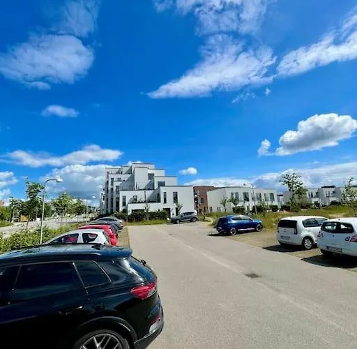 Og Rolig Med Gratis Parkering