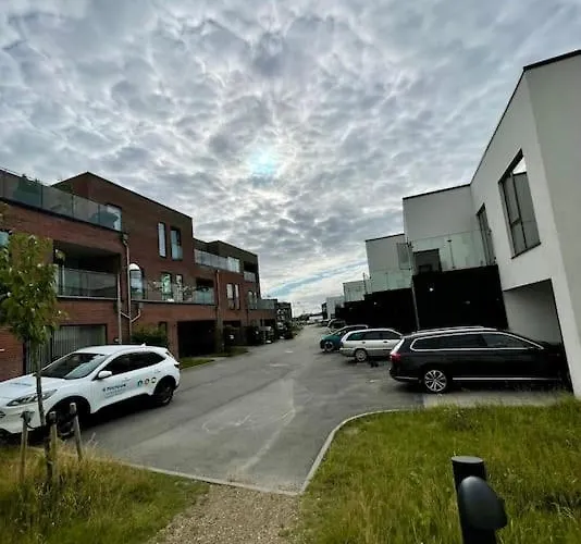 Og Rolig Med Gratis Parkering